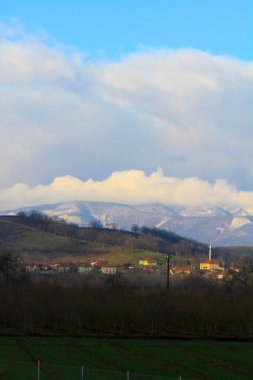 Sason, Batman ilinin bir ilçesidir. Sason, dağlar arasında kurulmuş eski bir yerleşim yeridir. Bölge merkezi Helks Dağı 'nın eteklerinde kuruldu. İlçenin girişinde şifa kaynakları var..
