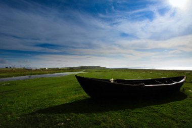 Türkiye 'nin Ege bölgesinde yer alan Glmarmarmara, Manisa ilinin bir ilçesidir. Glmarmarmara. Manisa ilinin en küçük illerinden biridir ve adını ilçenin sınırları içinde yer alan Marmara Gölü 'nden alır.. 