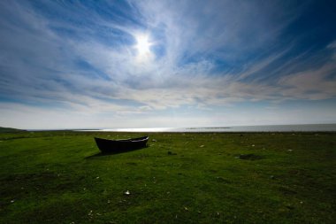 Türkiye 'nin Ege bölgesinde yer alan Glmarmarmara, Manisa ilinin bir ilçesidir. Glmarmarmara. Manisa ilinin en küçük illerinden biridir ve adını ilçenin sınırları içinde yer alan Marmara Gölü 'nden alır.. 