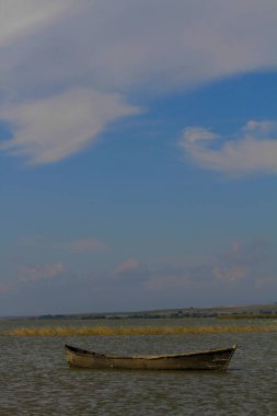 Türkiye 'nin Ege bölgesinde yer alan Glmarmarmara, Manisa ilinin bir ilçesidir. Glmarmarmara. Manisa ilinin en küçük illerinden biridir ve adını ilçenin sınırları içinde yer alan Marmara Gölü 'nden alır.. 