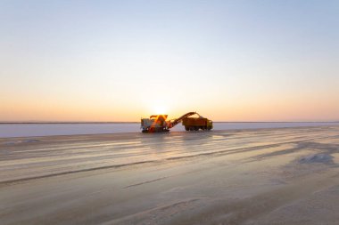 Türkiye 'nin ikinci büyük gölü, tuz gölünde gün batımı