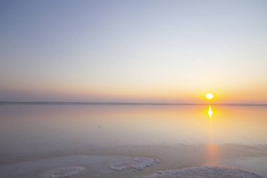 Türkiye 'nin ikinci büyük gölü, tuz gölünde gün batımı