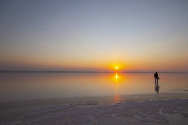 Türkiye 'nin ikinci büyük gölü, tuz gölünde gün batımı