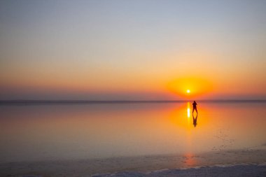 Türkiye 'nin ikinci büyük gölü, tuz gölünde gün batımı