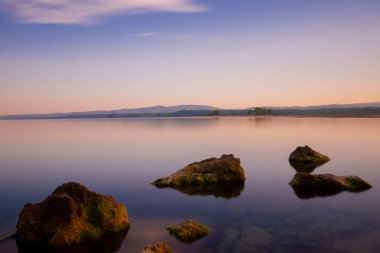 Igneada Ormanı ve Nehir. Türkiye 'nin Kirklareli ilinin Karadeniz kıyısındaki küçük bir kasaba. Manzaralı doğal güzellik.