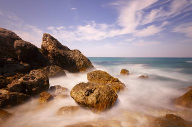 Karadeniz ve Shile kalesinin panoramik manzarası. Kalesi ile. Şato 'nun, Deniz fenerinin ve balıkçı limanının fotoğrafları.