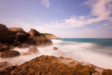 Karadeniz ve Shile kalesinin panoramik manzarası. Kalesi ile. Şato 'nun, Deniz fenerinin ve balıkçı limanının fotoğrafları.