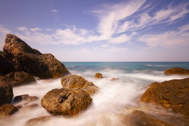 Karadeniz ve Shile kalesinin panoramik manzarası. Kalesi ile. Şato 'nun, Deniz fenerinin ve balıkçı limanının fotoğrafları.
