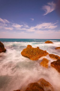 Karadeniz ve Shile kalesinin panoramik manzarası. Kalesi ile. Şato 'nun, Deniz fenerinin ve balıkçı limanının fotoğrafları.