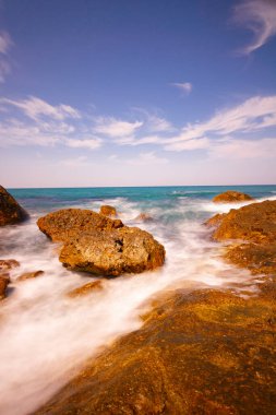 Karadeniz ve Shile kalesinin panoramik manzarası. Kalesi ile. Şato 'nun, Deniz fenerinin ve balıkçı limanının fotoğrafları.