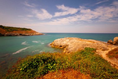 Karadeniz ve Shile kalesinin panoramik manzarası. Kalesi ile. Şato 'nun, Deniz fenerinin ve balıkçı limanının fotoğrafları.