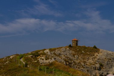 Karadeniz ve Shile kalesinin panoramik manzarası. Kalesi ile. Şato 'nun, Deniz fenerinin ve balıkçı limanının fotoğrafları.