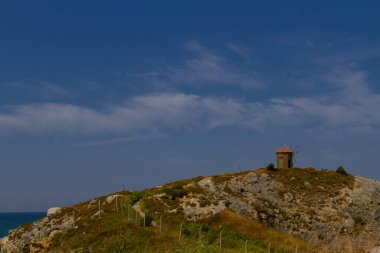 Karadeniz ve Shile kalesinin panoramik manzarası. Kalesi ile. Şato 'nun, Deniz fenerinin ve balıkçı limanının fotoğrafları.