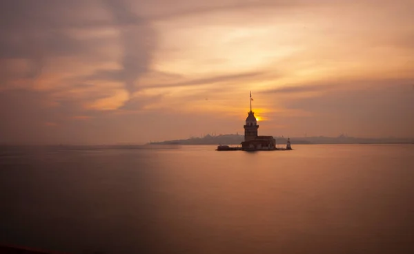 Pôr Sol Stanbul Bósforo Com Torre Donzela — Fotografia de Stock