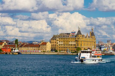İstanbul Marmara Denizi 'ndeki eski tarihi binalar