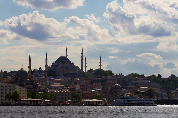 İstanbul Marmara Denizi 'ndeki eski tarihi binalar
