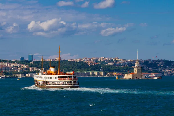 İstanbul Marmara Denizi 'ndeki eski tarihi binalar