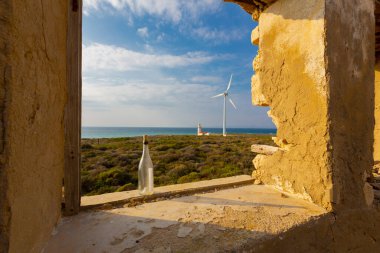 Polente Deniz Feneri Bozcaada 'nın en batı ucunda yer almaktadır. 