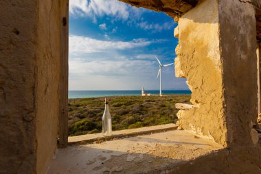 Polente Deniz Feneri Bozcaada 'nın en batı ucunda yer almaktadır. 