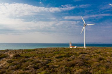 Polente Deniz Feneri Bozcaada 'nın en batı ucunda yer almaktadır. 