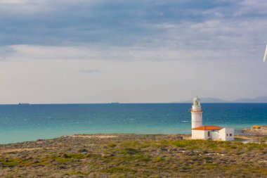 Polente Deniz Feneri Bozcaada 'nın en batı ucunda yer almaktadır. 