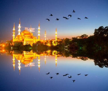 Mavi cami ve Ayasofya Camii yansıması