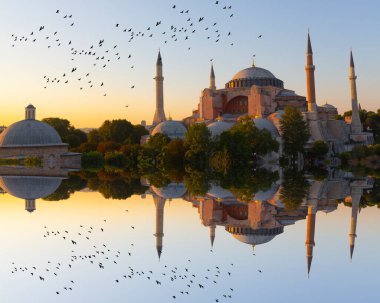Mavi cami ve Ayasofya Camii yansıması