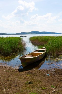 Eber Gölü, Afyon, Türkiye 'nin en büyük 11. gölüdür ancak su kaynaklarının kesilmesiyle kurumaya başlamıştır..