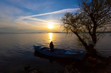 Eber Gölü, Afyon, Türkiye 'nin en büyük 11. gölüdür ancak su kaynaklarının kesilmesiyle kurumaya başlamıştır..