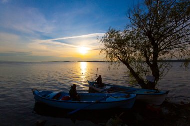 Eber Gölü, Afyon, Türkiye 'nin en büyük 11. gölüdür ancak su kaynaklarının kesilmesiyle kurumaya başlamıştır..