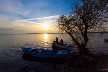 Eber Gölü, Afyon, Türkiye 'nin en büyük 11. gölüdür ancak su kaynaklarının kesilmesiyle kurumaya başlamıştır..