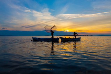 Eber Gölü, Afyon, Türkiye 'nin en büyük 11. gölüdür ancak su kaynaklarının kesilmesiyle kurumaya başlamıştır..
