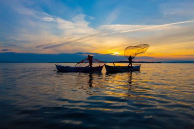 Eber Gölü, Afyon, Türkiye 'nin en büyük 11. gölüdür ancak su kaynaklarının kesilmesiyle kurumaya başlamıştır..