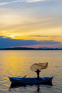 Eber Gölü, Afyon, Türkiye 'nin en büyük 11. gölüdür ancak su kaynaklarının kesilmesiyle kurumaya başlamıştır..