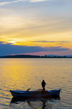 Eber Gölü, Afyon, Türkiye 'nin en büyük 11. gölüdür ancak su kaynaklarının kesilmesiyle kurumaya başlamıştır..