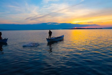 Eber Gölü, Afyon, Türkiye 'nin en büyük 11. gölüdür ancak su kaynaklarının kesilmesiyle kurumaya başlamıştır..