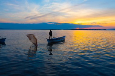 Eber Gölü, Afyon, Türkiye 'nin en büyük 11. gölüdür ancak su kaynaklarının kesilmesiyle kurumaya başlamıştır..