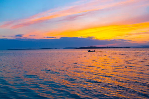 Eber Gölü, Afyon, Türkiye 'nin en büyük 11. gölüdür ancak su kaynaklarının kesilmesiyle kurumaya başlamıştır..