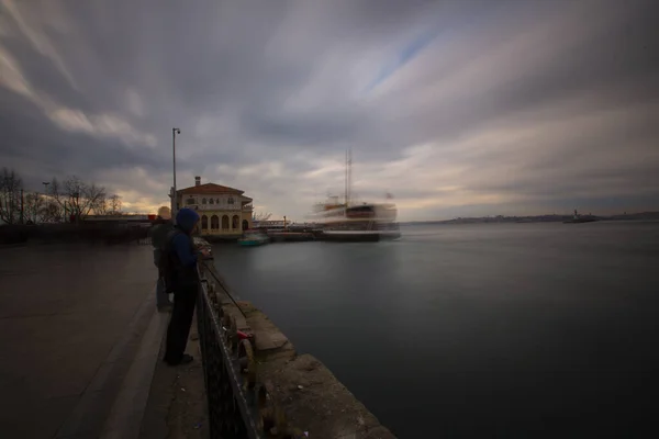 Kadky Deki Rıhtımdan Başlayıp Sahile Doğru Sahil Boyunca Yürüdüğünüzde Belli — Stok fotoğraf