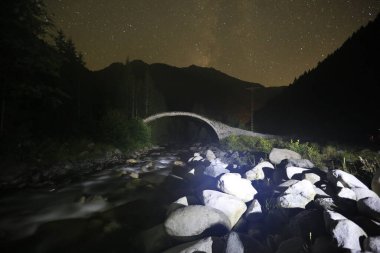 Verenik, Rize ilinin Amlhemin ilçesine bağlı bir platodur. 2600 metre yükseklikte ve 40-50 ev içeriyor..