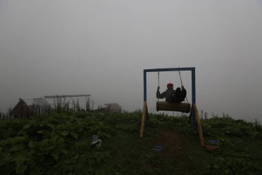 Gito Platosu, Karadeniz 'in en barışçıl faaliyetlerinden biri olarak doğayı seven herkesin hayatında en az bir kez yaşaması gereken bir yerdir..