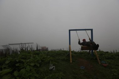 Gito Platosu, Karadeniz 'in en barışçıl faaliyetlerinden biri olarak doğayı seven herkesin hayatında en az bir kez yaşaması gereken bir yerdir..