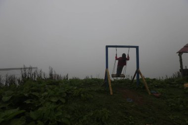 Gito Platosu, Karadeniz 'in en barışçıl faaliyetlerinden biri olarak doğayı seven herkesin hayatında en az bir kez yaşaması gereken bir yerdir..