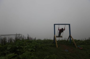 Gito Platosu, Karadeniz 'in en barışçıl faaliyetlerinden biri olarak doğayı seven herkesin hayatında en az bir kez yaşaması gereken bir yerdir..