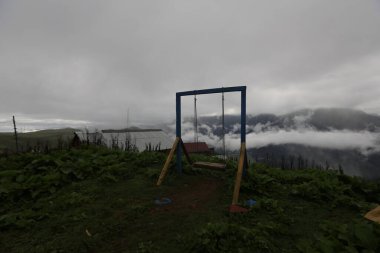 Gito Platosu, Karadeniz 'in en barışçıl faaliyetlerinden biri olarak doğayı seven herkesin hayatında en az bir kez yaşaması gereken bir yerdir..