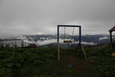 Gito Platosu, Karadeniz 'in en barışçıl faaliyetlerinden biri olarak doğayı seven herkesin hayatında en az bir kez yaşaması gereken bir yerdir..