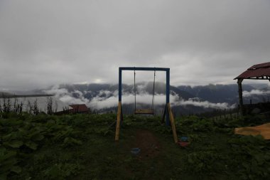 Gito Platosu, Karadeniz 'in en barışçıl faaliyetlerinden biri olarak doğayı seven herkesin hayatında en az bir kez yaşaması gereken bir yerdir..