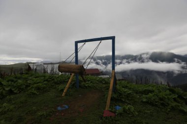 Gito Platosu, Karadeniz 'in en barışçıl faaliyetlerinden biri olarak doğayı seven herkesin hayatında en az bir kez yaşaması gereken bir yerdir..