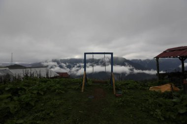 Gito Platosu, Karadeniz 'in en barışçıl faaliyetlerinden biri olarak doğayı seven herkesin hayatında en az bir kez yaşaması gereken bir yerdir..