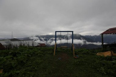 Gito Platosu, Karadeniz 'in en barışçıl faaliyetlerinden biri olarak doğayı seven herkesin hayatında en az bir kez yaşaması gereken bir yerdir..